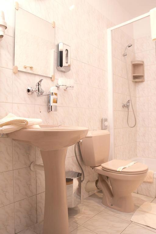 Penzion Pod Hradom Trenčín Extérieur photo
